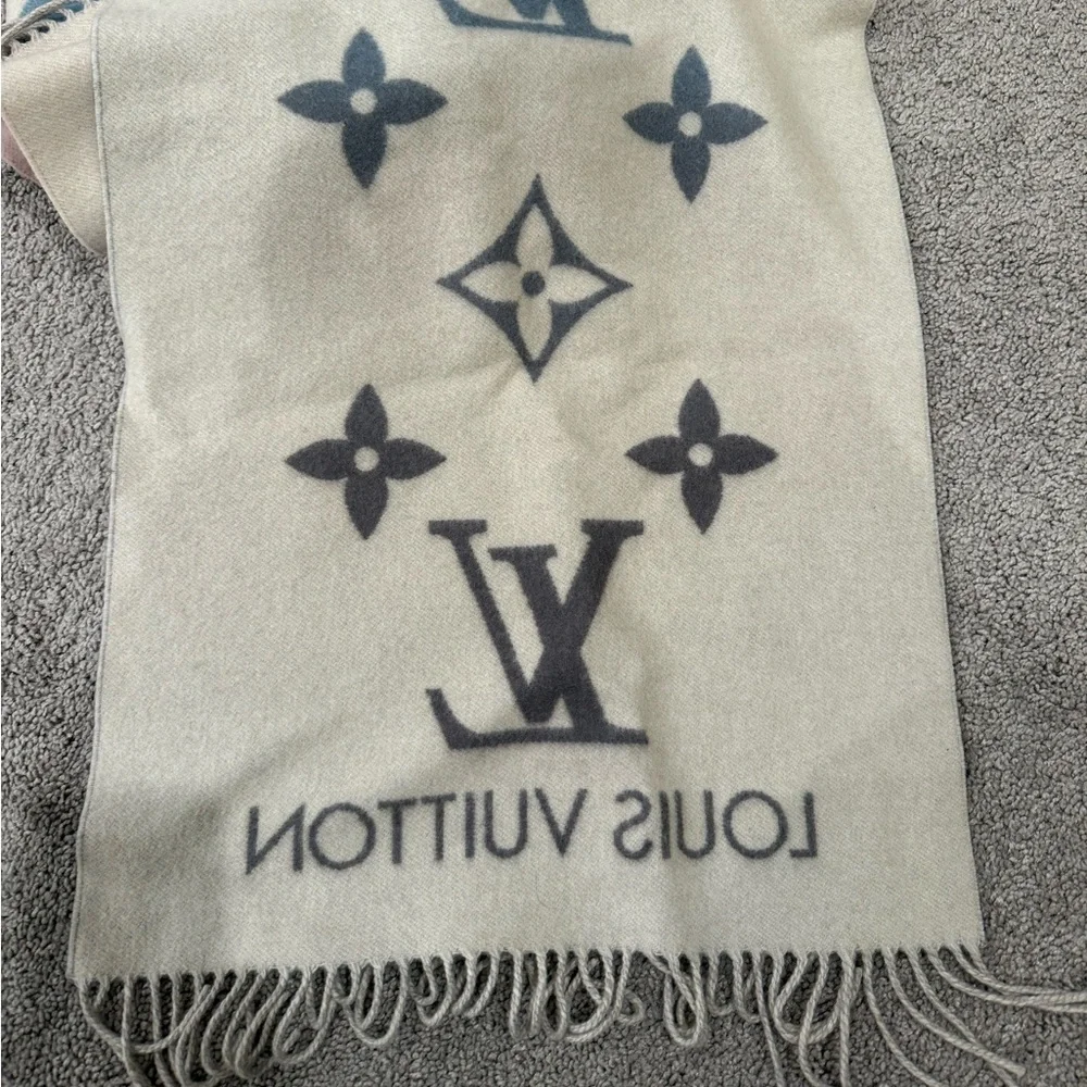 Louis Vuitton Reykjavik Gradient Scarf - Picture 4 of 4